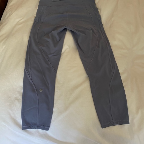 light blue LULULEMON LEGGINGS size 8 length 23 - Picture 2 of 4
